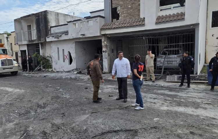 Llevan ayuda a habitantes afectados por explosión en la colonia Los Olmos en Pesquería
