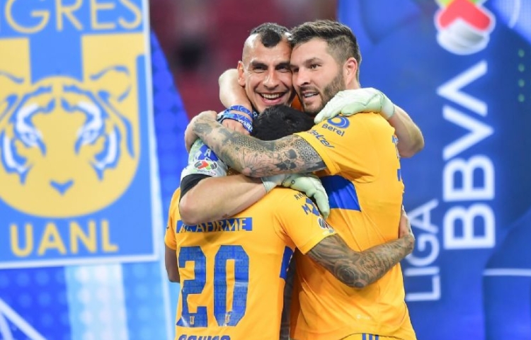 Homenaje a leyendas vivientes: Nahuel, Gignac y Aquino